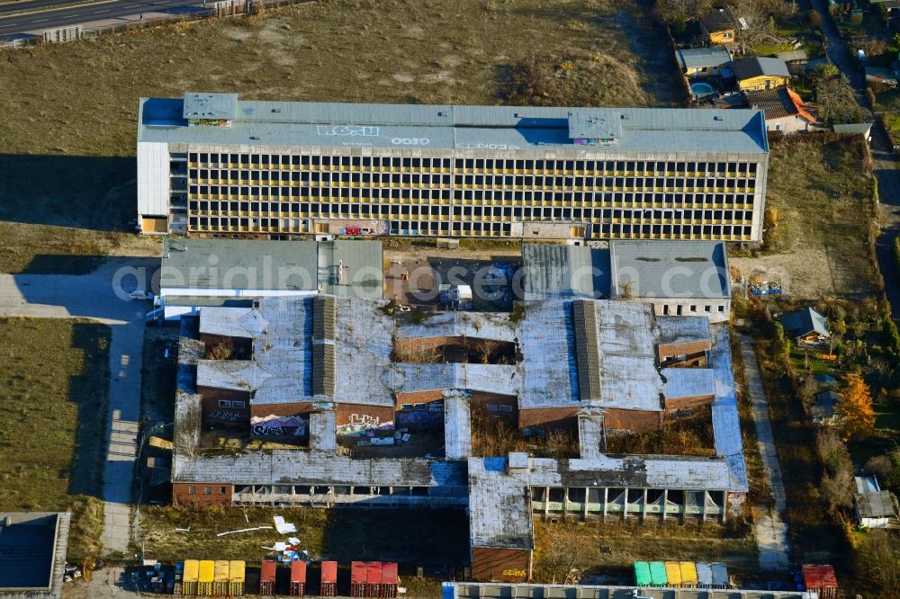 Aerial photograph Berlin - Ruin of vacant building on Funkhausgelaende on Rummelsburger Landstrasse in the district Oberschoeneweide in Berlin, Germany