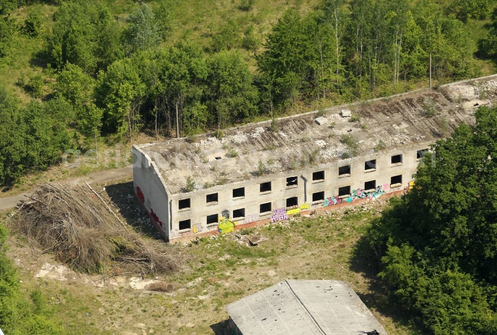 Jena from the bird's eye view: Ruin of vacant building with graffiti on the facades in the Jenaer Forst Auf dem Forst in Jena in the state Thuringia, Germany