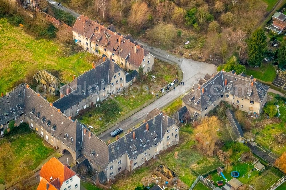 Aerial photograph Gladbeck - Ruin of vacant building of Erlenkrug on Erlenstrasse in Gladbeck in the state North Rhine-Westphalia, Germany