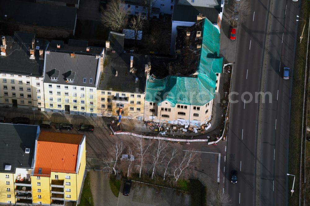 Halle (Saale) from the bird's eye view: Ruin of vacant building Volkmannstrasse corner Dzondistrasse in Halle (Saale) in the state Saxony-Anhalt, Germany