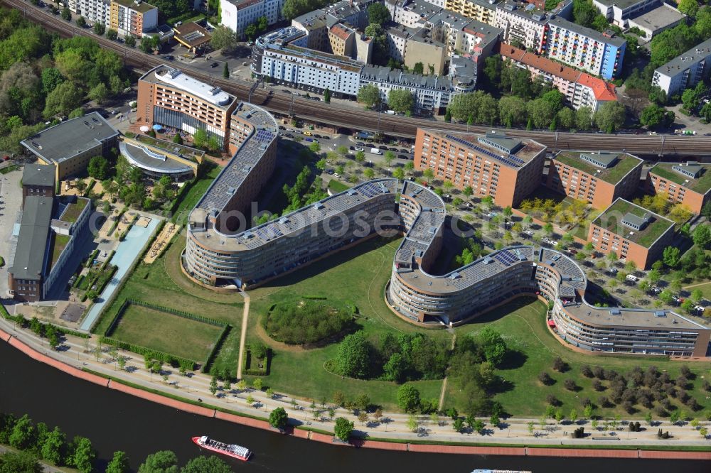 Berlin Moabit from above - Site snake-shaped apartment building in Berlin - Moabit