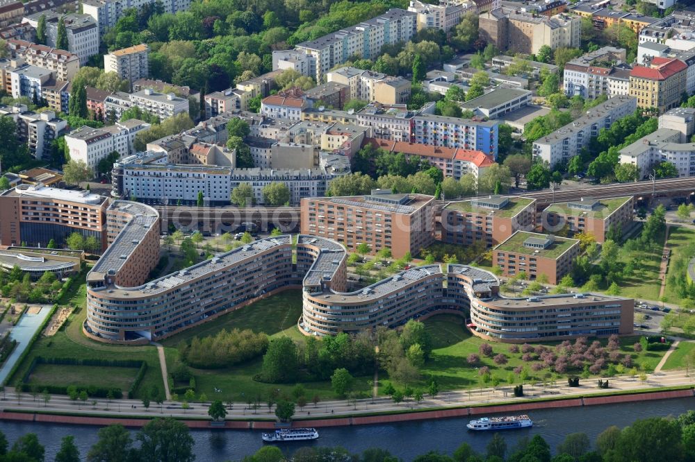 Aerial photograph Berlin - Site snake-shaped apartment building in Berlin - Moabit