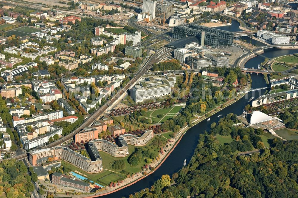 Berlin from the bird's eye view: Site snake-shaped apartment building in Berlin - Moabit