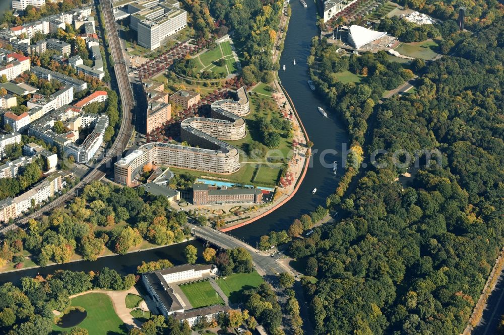 Aerial photograph Berlin - Site snake-shaped apartment building in Berlin - Moabit