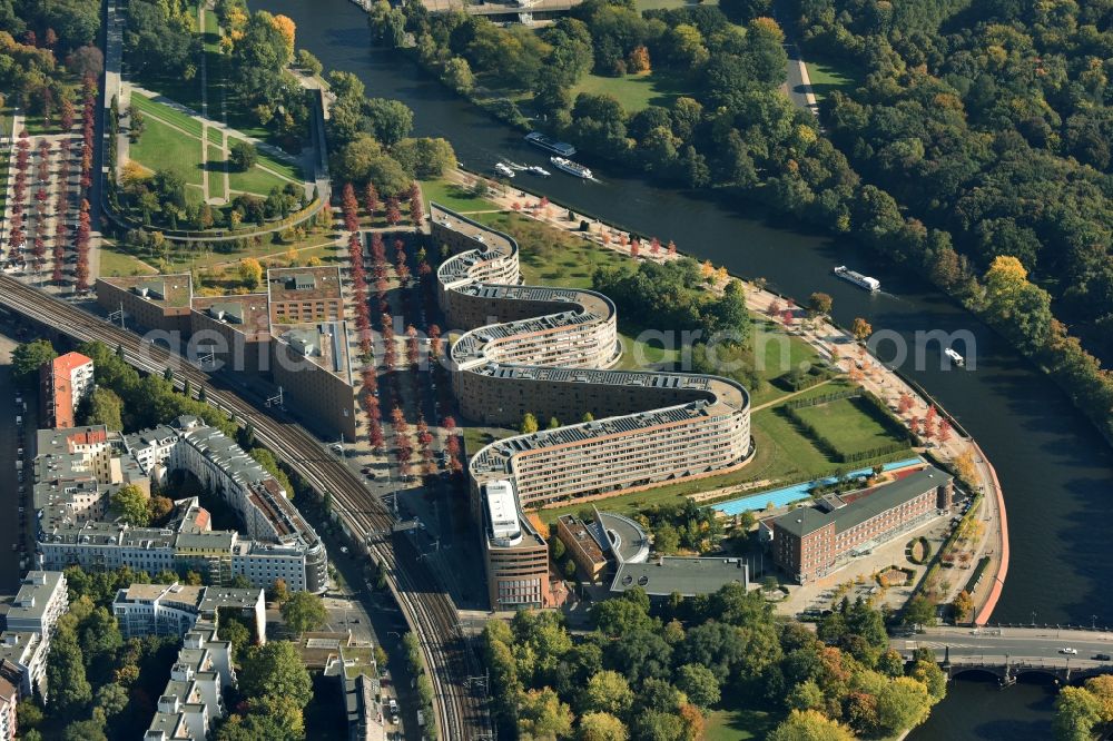 Berlin from the bird's eye view: Site snake-shaped apartment building in Berlin - Moabit