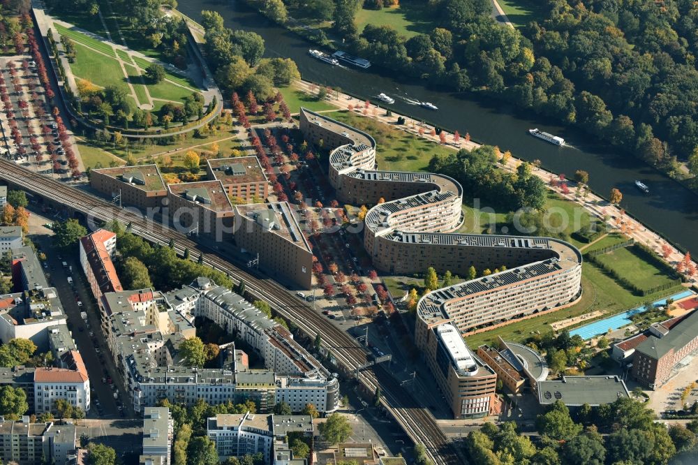 Aerial image Berlin - Site snake-shaped apartment building in Berlin - Moabit