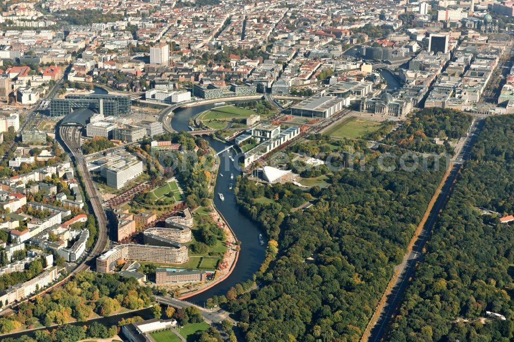 Berlin from the bird's eye view: Site snake-shaped apartment building in Berlin - Moabit