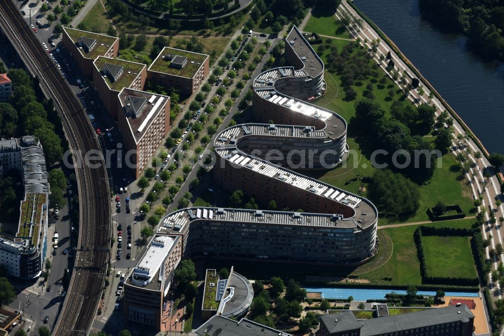 Berlin from the bird's eye view: Site snake-shaped apartment building in Berlin - Moabit