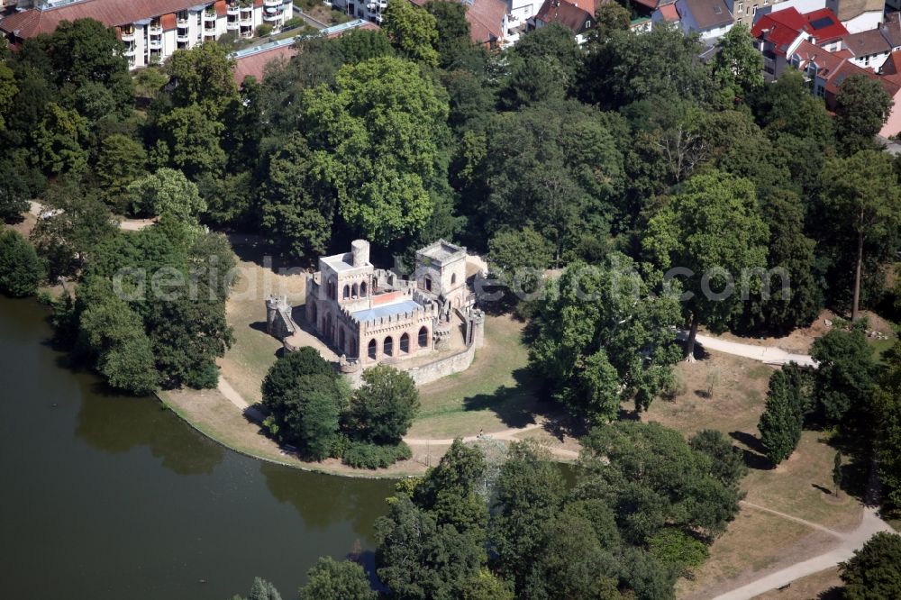 Aerial image Wiesbaden - Building and Castle Park of the Moosburg in Wiesbaden in the state Hesse. The Mosburg (formerly Moosburg) is an artificial ruin at the edge of Mosburgweihers in Biebrich Palace Park in Wiesbaden