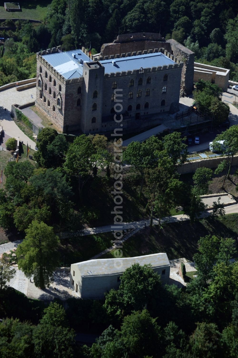 Aerial photograph Neustadt an der Weinstraße - Building and Castle Park Castle Das Hambacher Schloss in Neustadt an der Weinstrasse in the state Rhineland-Palatinate