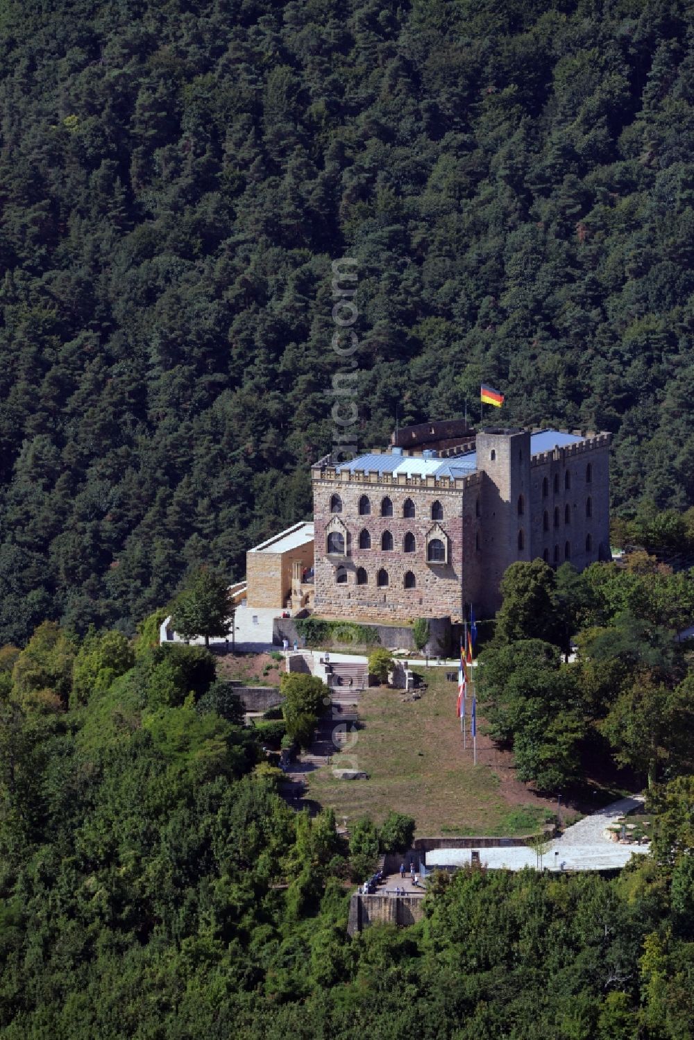 Neustadt an der Weinstraße from the bird's eye view: Building and Castle Park Castle Das Hambacher Schloss in Neustadt an der Weinstrasse in the state Rhineland-Palatinate