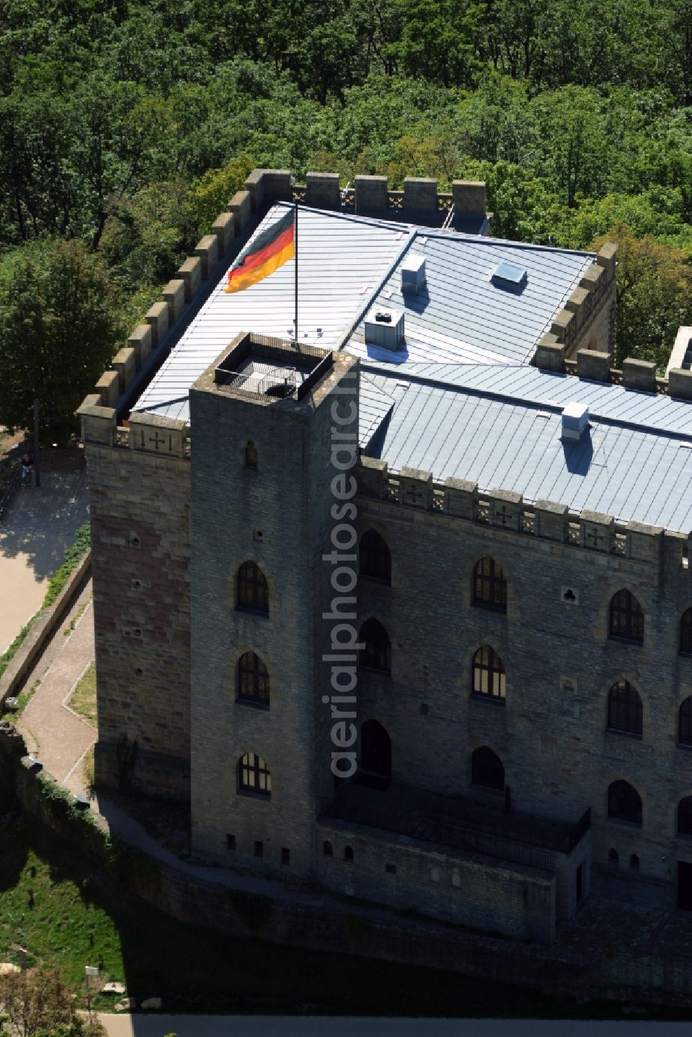 Neustadt an der Weinstraße from the bird's eye view: Building and Castle Park Castle Das Hambacher Schloss in Neustadt an der Weinstrasse in the state Rhineland-Palatinate