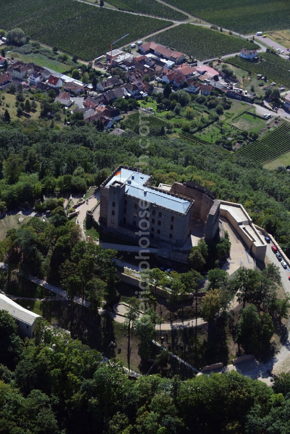 Neustadt an der Weinstraße from the bird's eye view: Building and Castle Park Castle Das Hambacher Schloss in Neustadt an der Weinstrasse in the state Rhineland-Palatinate