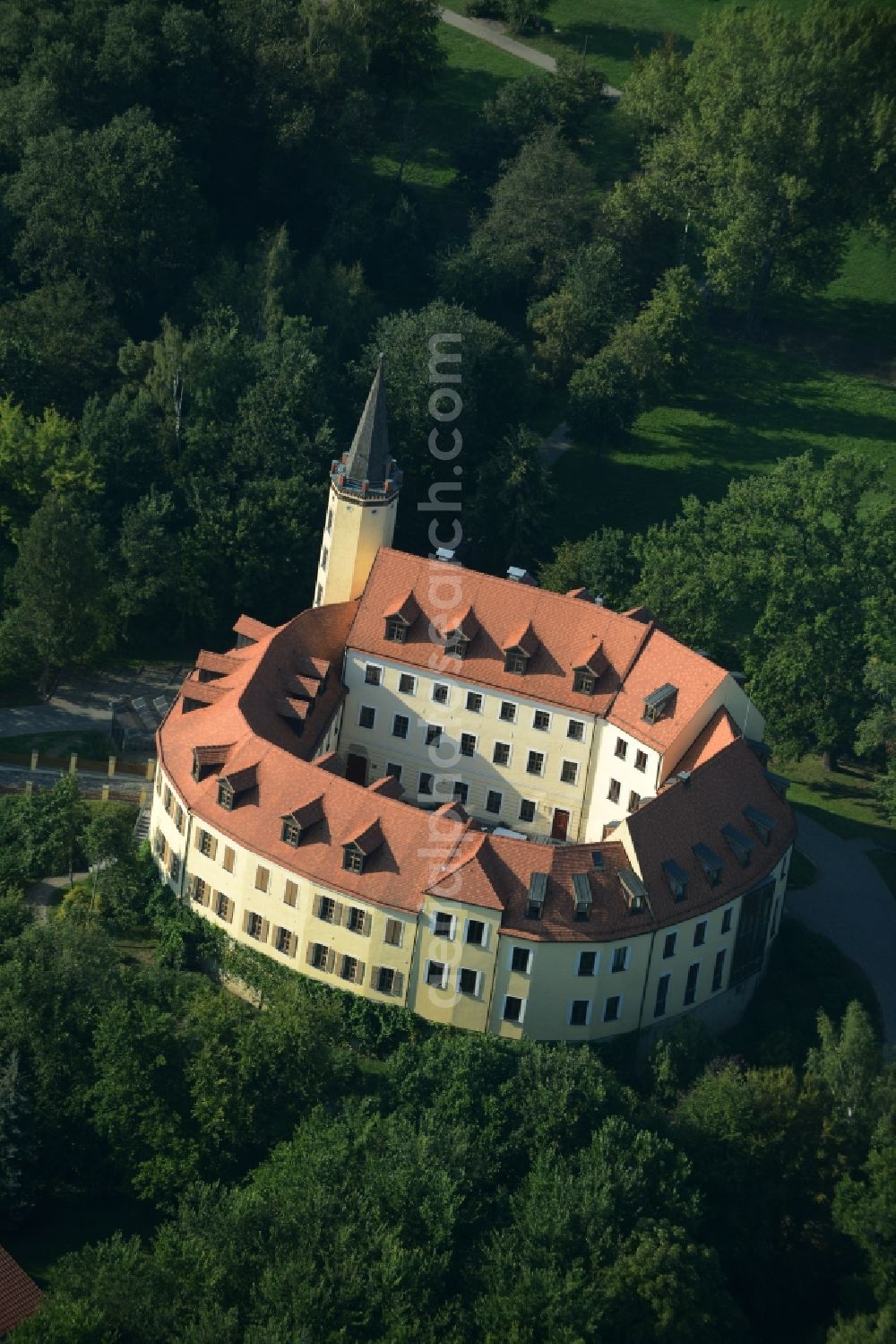 Jessen (Elster) from the bird's eye view: Building and Castle Park Castle in Jessen (Elster) in the state Saxony-Anhalt