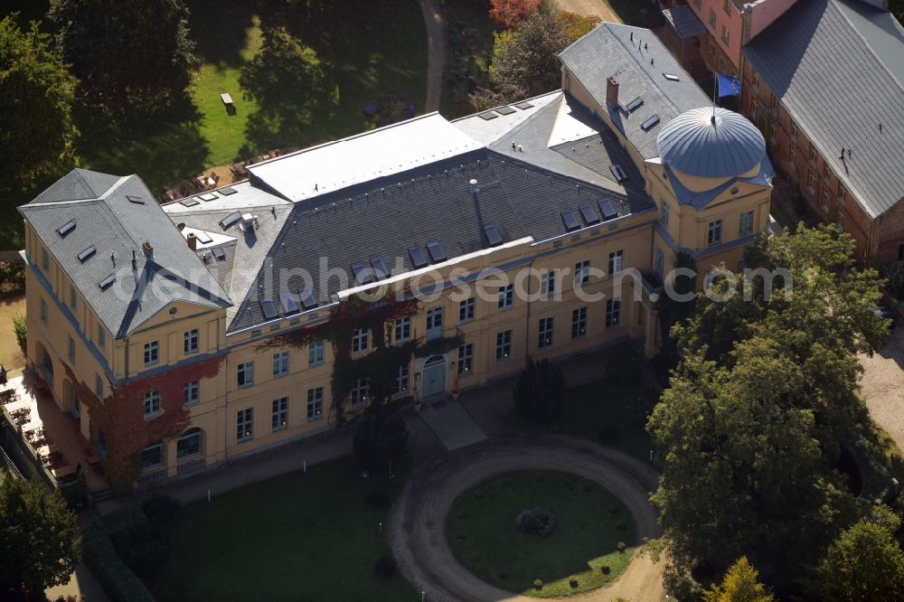 Aerial photograph Kremmen - Building and Castle Park Castle Schloss Ziethen in Kremmen in the state Brandenburg