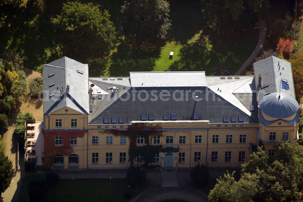 Kremmen from above - Building and Castle Park Castle Schloss Ziethen in Kremmen in the state Brandenburg