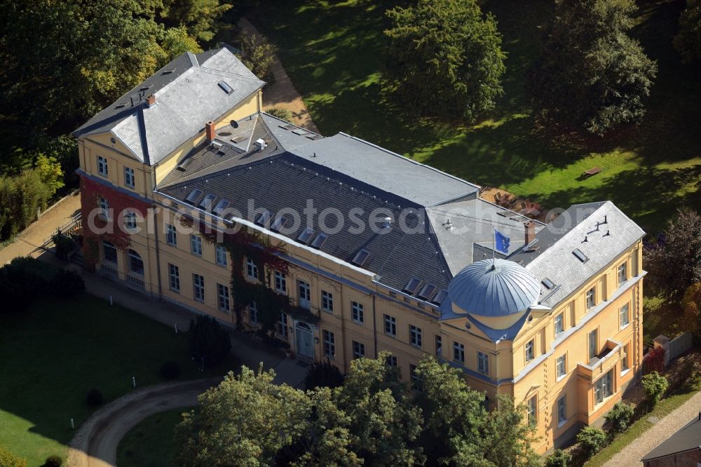 Aerial image Kremmen - Building and Castle Park Castle Schloss Ziethen in Kremmen in the state Brandenburg