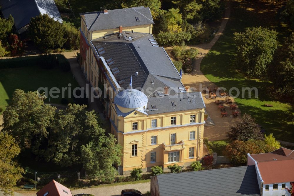 Aerial photograph Kremmen - Building and Castle Park Castle Schloss Ziethen in Kremmen in the state Brandenburg