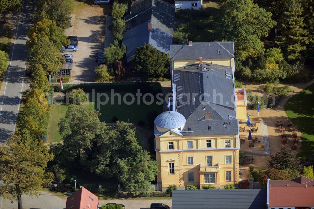 Kremmen from the bird's eye view: Building and Castle Park Castle Schloss Ziethen in Kremmen in the state Brandenburg