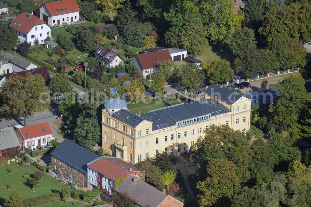 Aerial image Kremmen - Building and Castle Park Castle Schloss Ziethen in Kremmen in the state Brandenburg