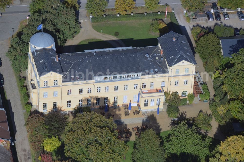 Aerial image Kremmen - Building and Castle Park Castle Schloss Ziethen in Kremmen in the state Brandenburg