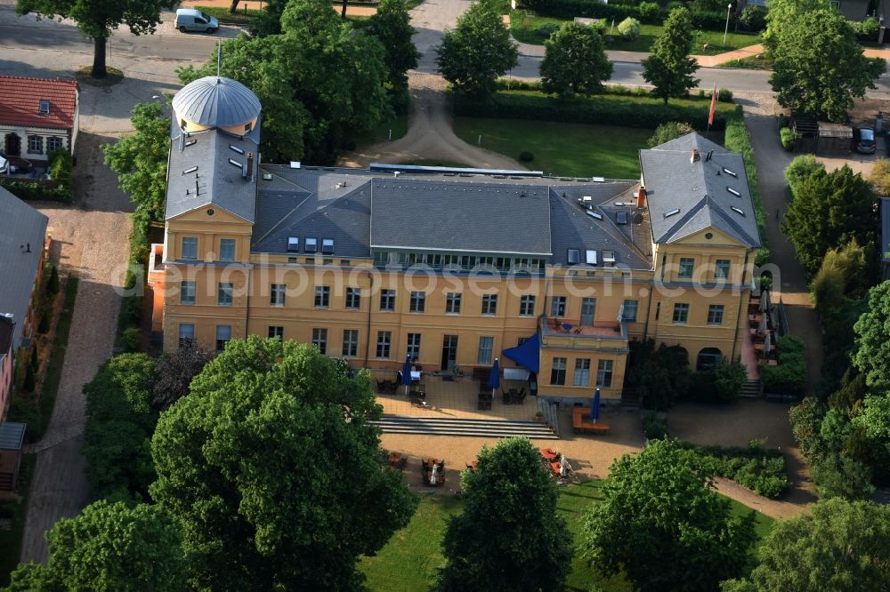 Aerial image Kremmen - Building and Castle Park Castle Schloss Ziethen in Kremmen in the state Brandenburg