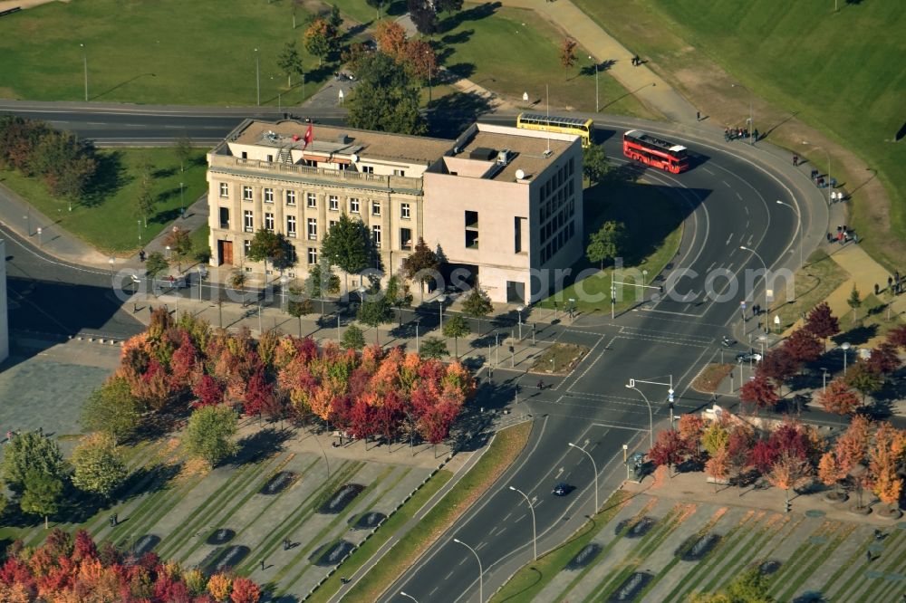 Berlin from the bird's eye view: Building of the Swiss Embassy at the Otto-von-Bismarck-Allee on the southern edge of Berlin's Spree Park arch in the government district of Berlin