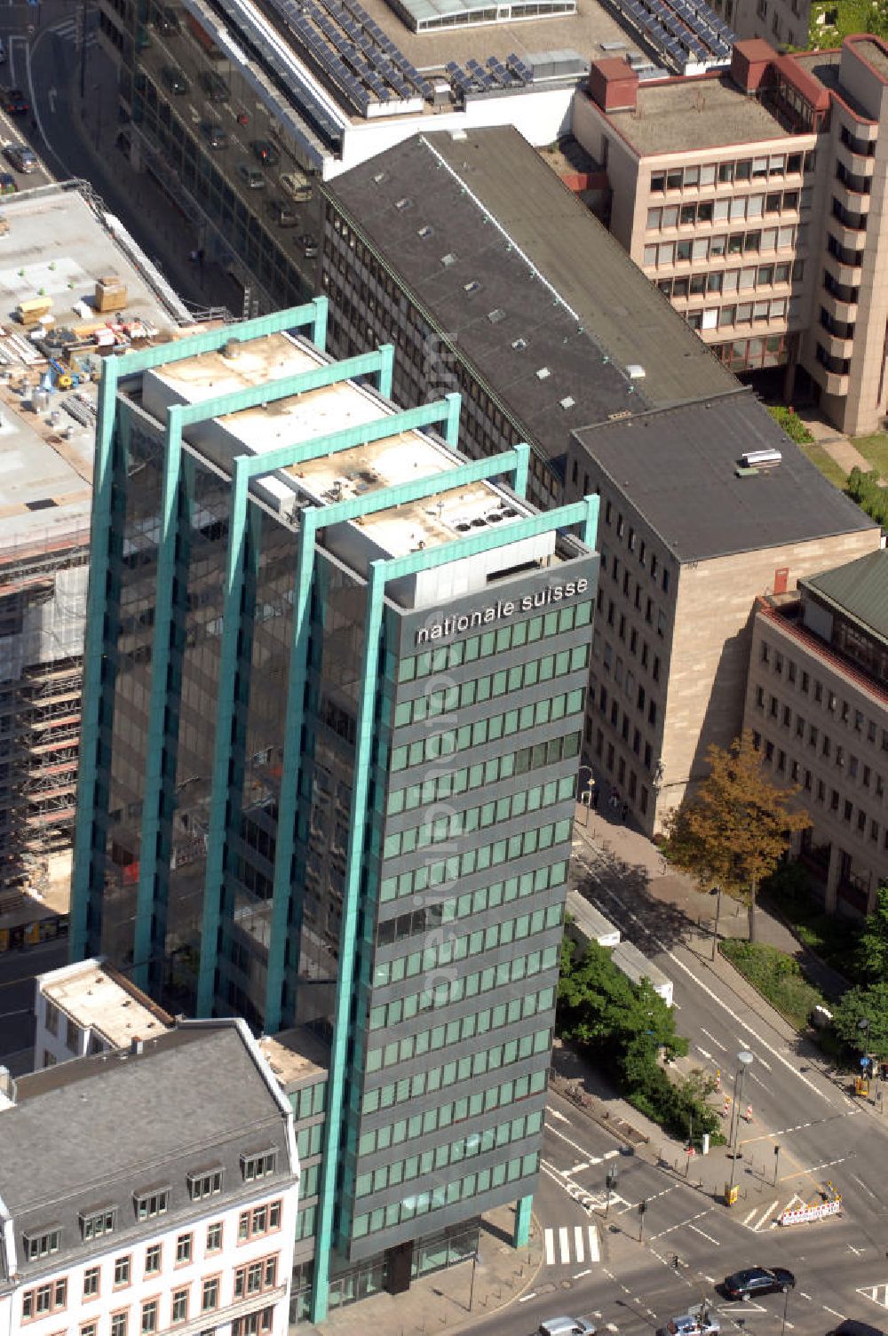 Aerial photograph Frankfurt am Main - Blick auf das Gebäude der Schweizer-National am Untermainkai an der Untermainbrücke in Frankfurt. View of the building of the Swiss National on Untermainkai in Frankfurt.