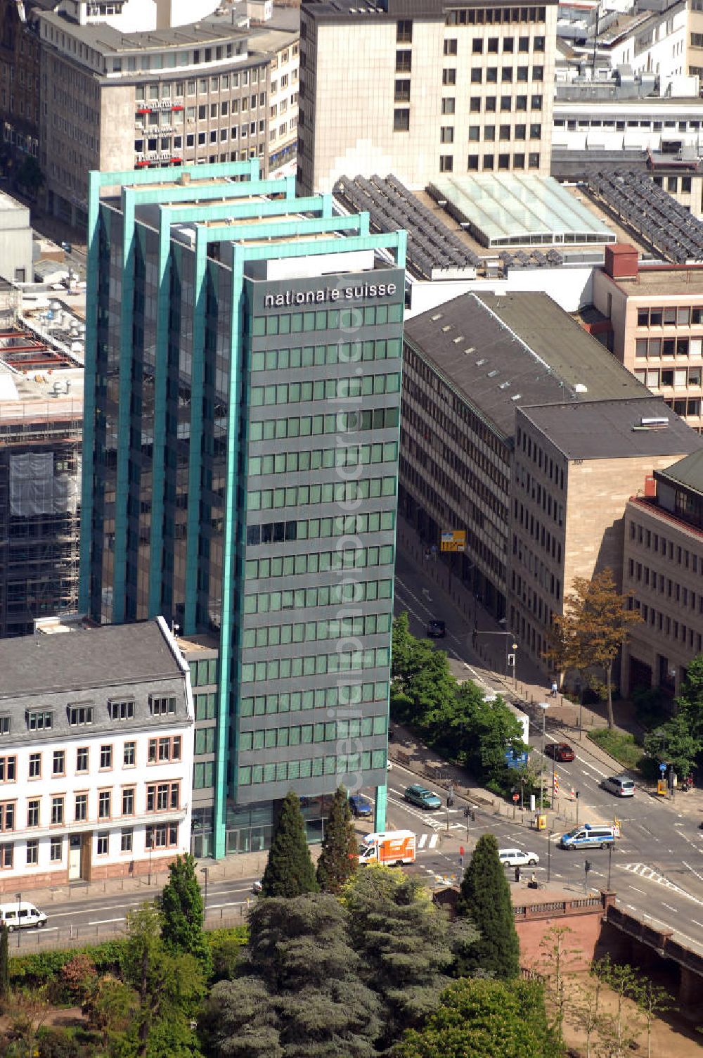 Frankfurt am Main from above - Blick auf das Gebäude der Schweizer-National am Untermainkai an der Untermainbrücke in Frankfurt. View of the building of the Swiss National on Untermainkai in Frankfurt.