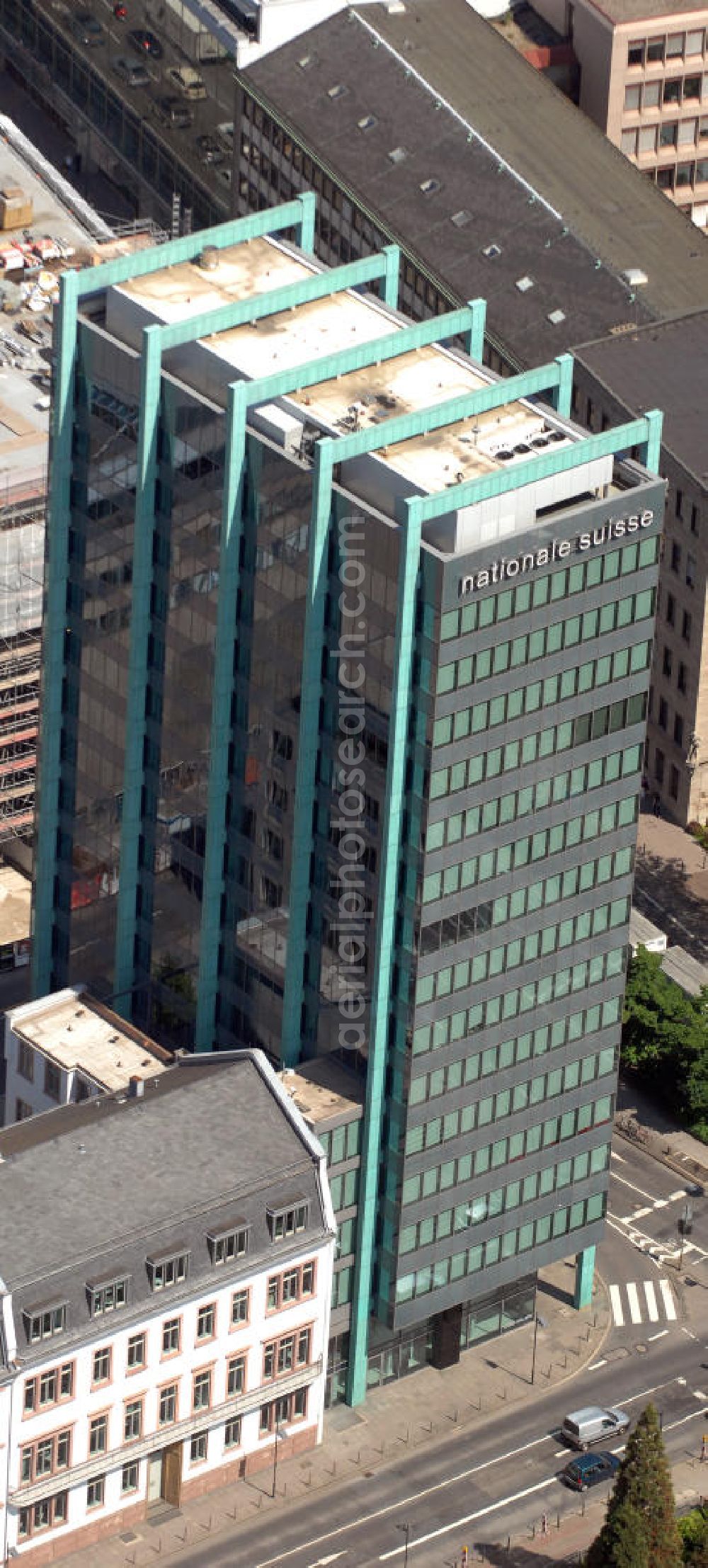 Aerial image Frankfurt am Main - Blick auf das Gebäude der Schweizer-National am Untermainkai an der Untermainbrücke in Frankfurt. View of the building of the Swiss National on Untermainkai in Frankfurt.