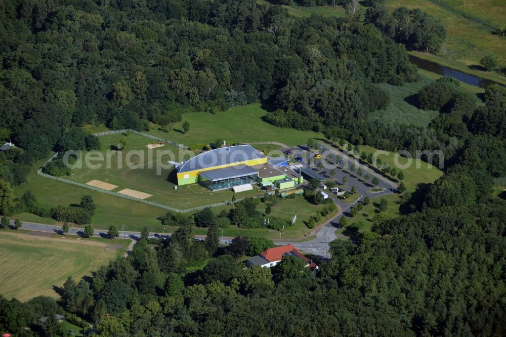 Aerial image Güstrow - Roof on the building of the natatorium - indoor swimming pool in Guestrow in the state Mecklenburg - Western Pomerania