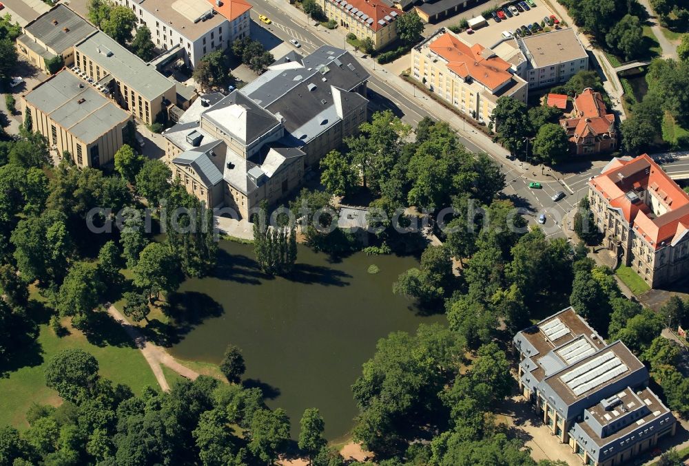 Aerial photograph Meiningen - Building of Südthüringisches State Theatre - Meiningen Theatre on the banks of the lake in the English Garden in Meiningen in Thuringia