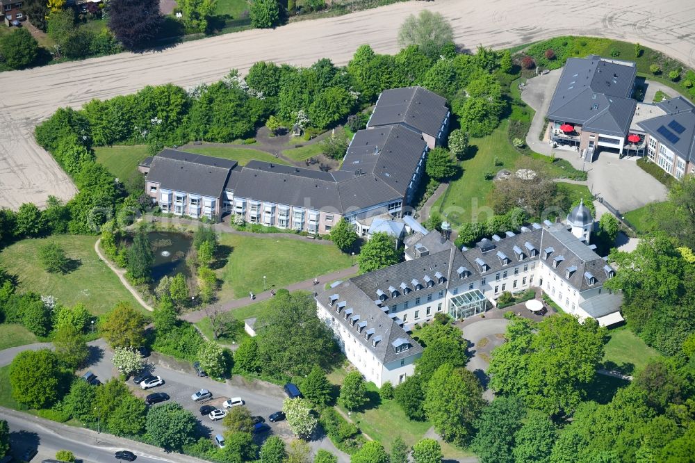 Kleve from above - Building of the retirement center Seniorenhaus Burg Ranzow on Kirchweg in Kleve in the state North Rhine-Westphalia, Germany