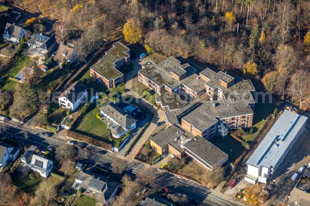 Lüdenscheid from the bird's eye view: Building of the retirement center Seniorenzentrum Luedenscheid on Parkstrasse in Luedenscheid in the state North Rhine-Westphalia, Germany