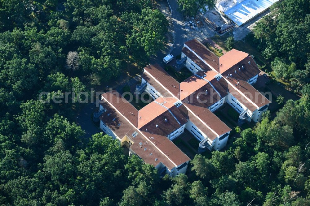 Aerial photograph Berlin - Building of the retirement center Alpenland Pflegeheime Berlin GmbH on Koepenicker Strasse in the district Marzahn-Hellersdorf in Berlin, Germany