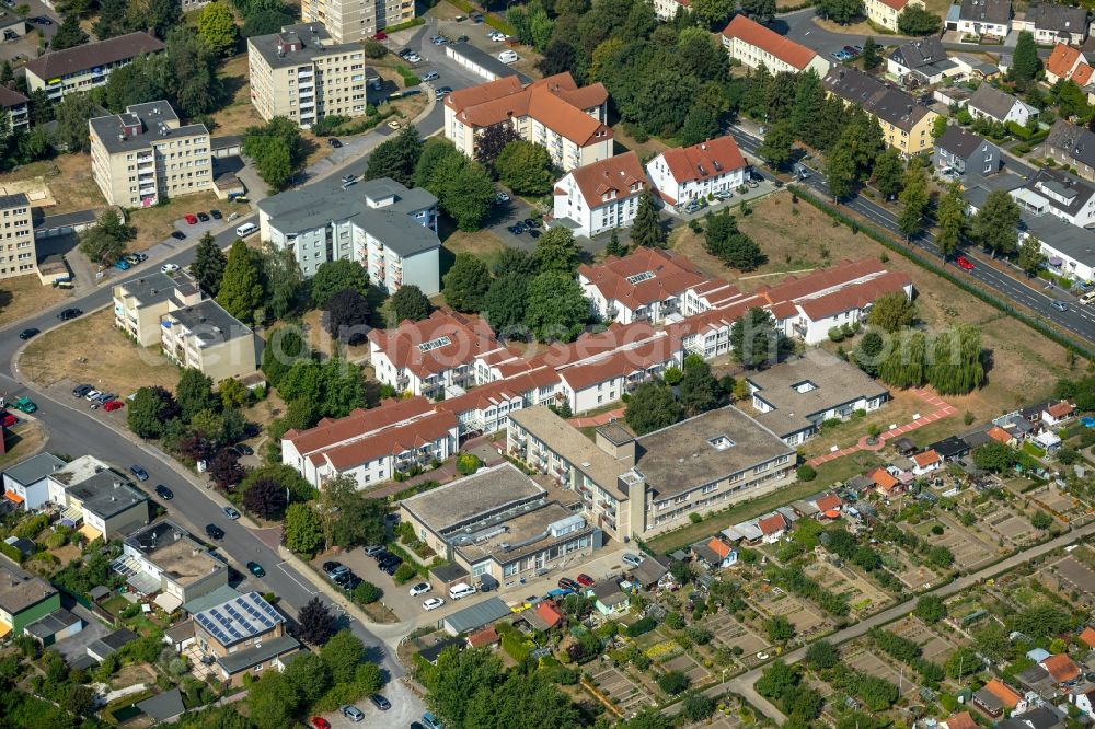 Bergkamen from the bird's eye view: Building of the retirement center Hermann-Goerlitz-Seniorenzentrum on Marie-Juchacz-Strasse in Bergkamen in North Rhine-Westphalia, Deurschland