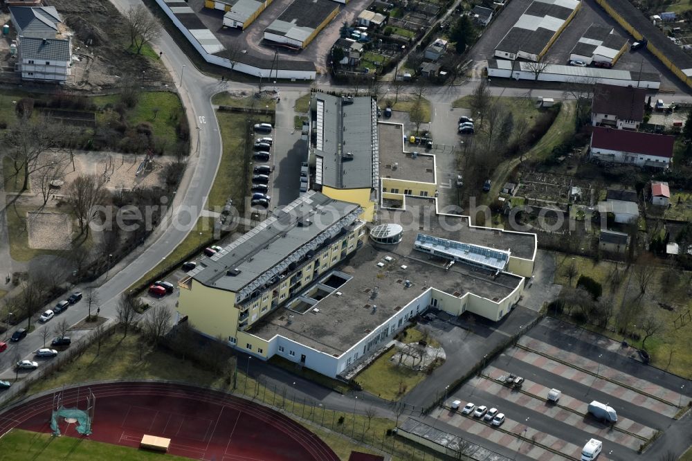 Aerial photograph Magdeburg - Building of the retirement center Herrmann Beims Heim - AWO Seniorenzentrum Kannenstieg Neuer Suelzeweg in the district Kannenstieg in Magdeburg in the state Saxony-Anhalt