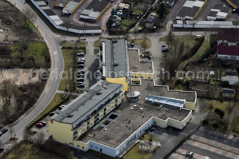 Magdeburg from above - Building of the retirement center Herrmann Beims Heim - AWO Seniorenzentrum Kannenstieg Neuer Suelzeweg in the district Kannenstieg in Magdeburg in the state Saxony-Anhalt