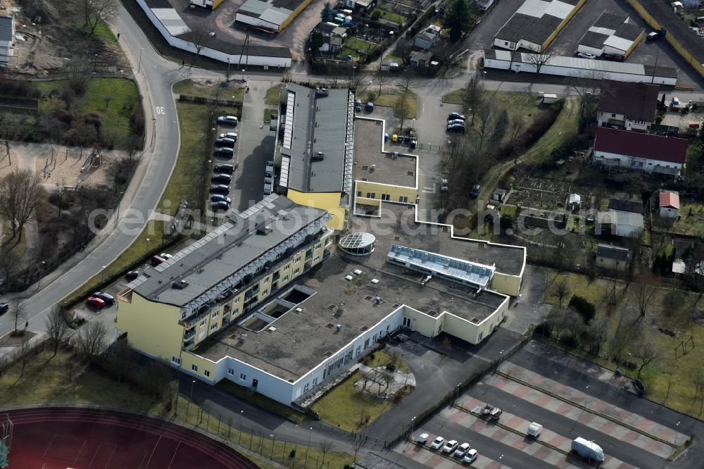 Magdeburg from the bird's eye view: Building of the retirement center Herrmann Beims Heim - AWO Seniorenzentrum Kannenstieg Neuer Suelzeweg in the district Kannenstieg in Magdeburg in the state Saxony-Anhalt