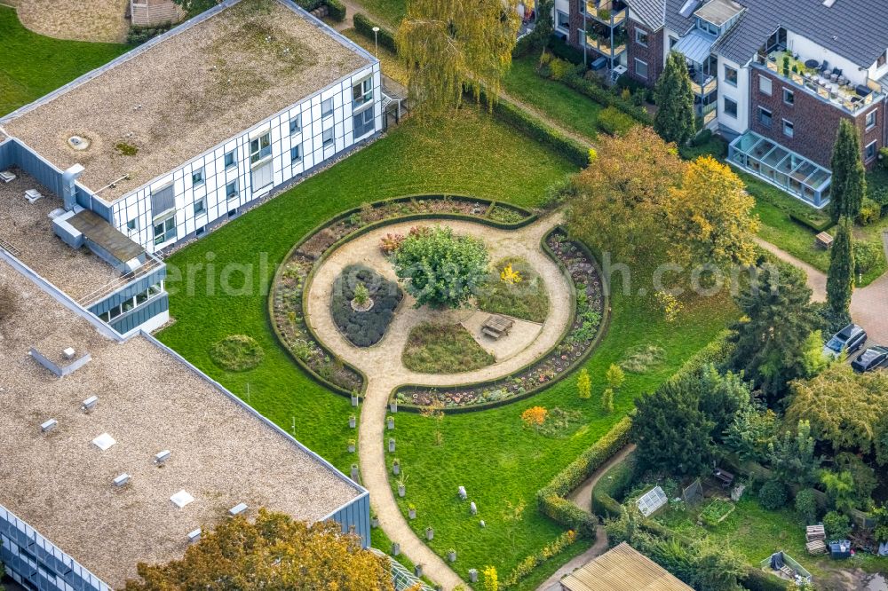 Elten from above - Building of the retirement center St. Martinus-Stift on street Martinusstrasse in Elten in the state North Rhine-Westphalia, Germany