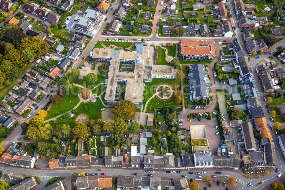 Elten from the bird's eye view: Building of the retirement center St. Martinus-Stift on street Martinusstrasse in Elten in the state North Rhine-Westphalia, Germany