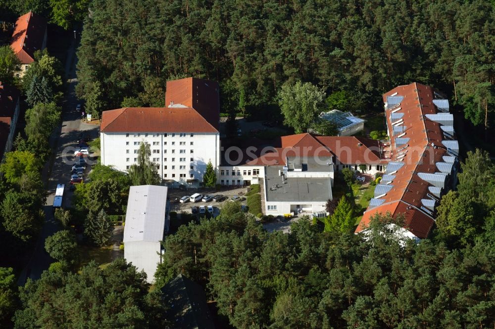 Hennigsdorf from the bird's eye view: Building of the retirement center Senioren-Wohnpark Hennigsdorf on Friedrich-Wolf-Strasse in Hennigsdorf in the state Brandenburg, Germany