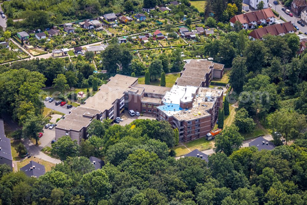 Aerial photograph Castrop-Rauxel - Building of the retirement center Wilhelm-Kauermann-Seniorenzentrum on street Bahnhofstrasse in Castrop-Rauxel at Ruhrgebiet in the state North Rhine-Westphalia, Germany