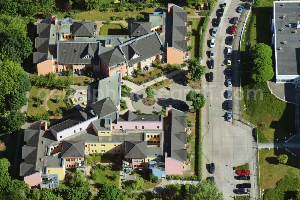 Aerial photograph Berlin - Building of the retirement center Wohnpark on Rohrpuhl on Florastrasse in Berlin, Germany