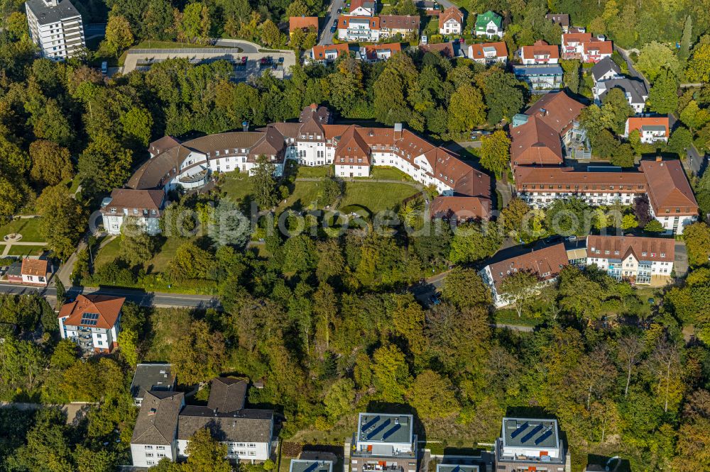 Aerial photograph Bielefeld - Building of the retirement center Wohnstift Frieda-v.-Bodelschwingh on street Remterweg in the district Bethel in Bielefeld in the state North Rhine-Westphalia, Germany