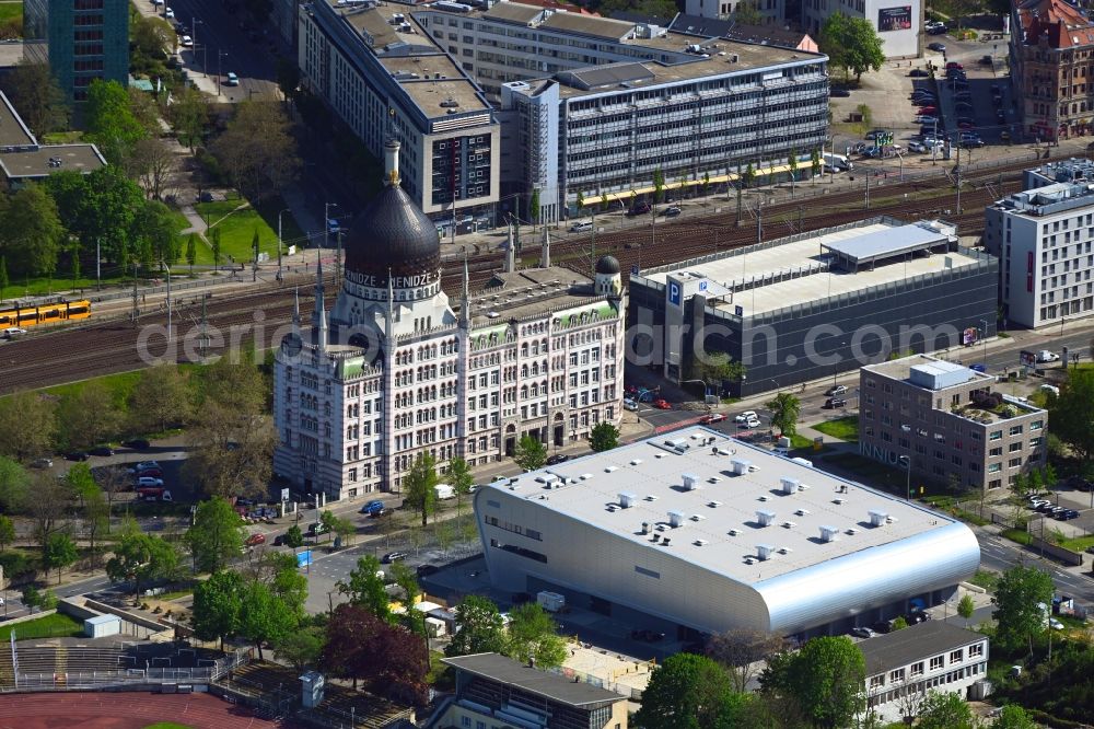 Dresden from the bird's eye view: Roof on the building of the sports hall BallsportARENA Dresden on Weisseritzstrasse in the district Altstadt in Dresden in the state Saxony, Germany