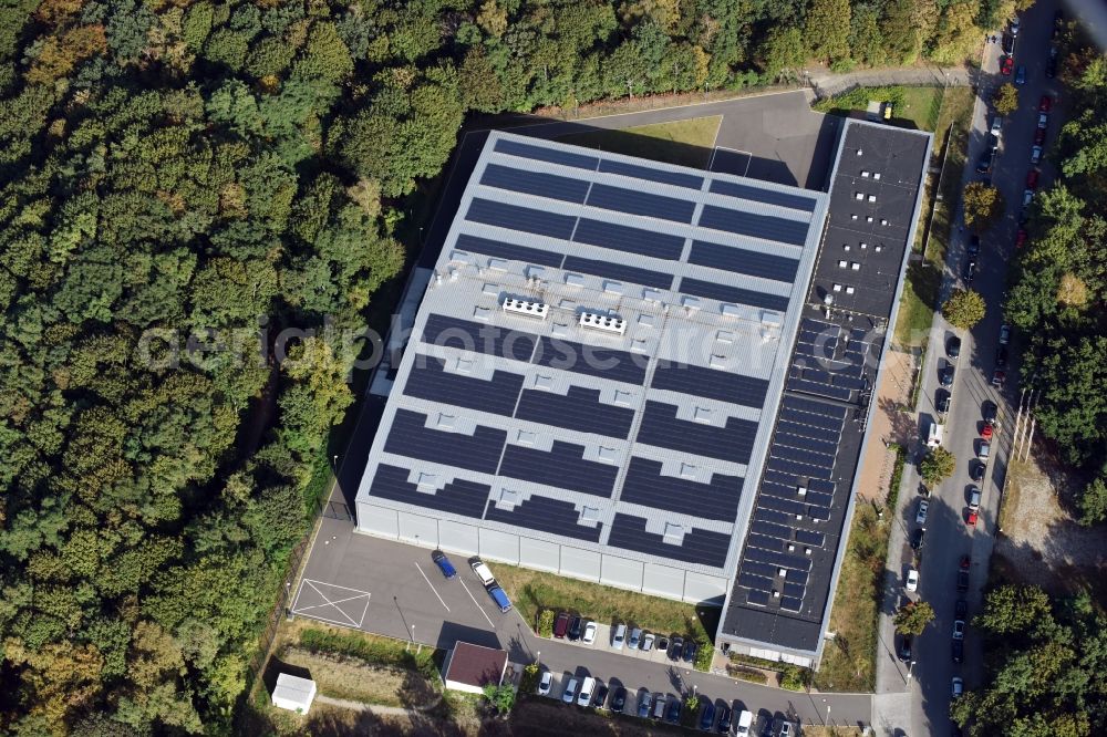 Aerial photograph Berlin - Roof on the building of the sports hall Eissporthalle PO9 an der Glockenturmstrasse in Berlin