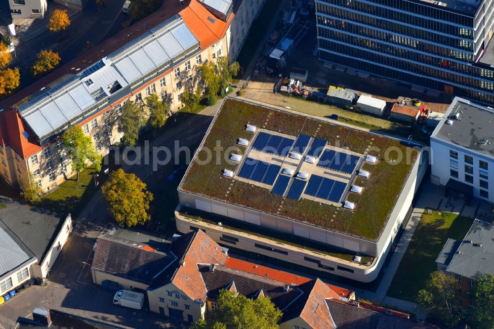 Aerial photograph Berlin - Roof on the building of the sports hall Campusfit Mitte HU BERLIN on Hannoversche Strasse in the district Mitte in Berlin, Germany