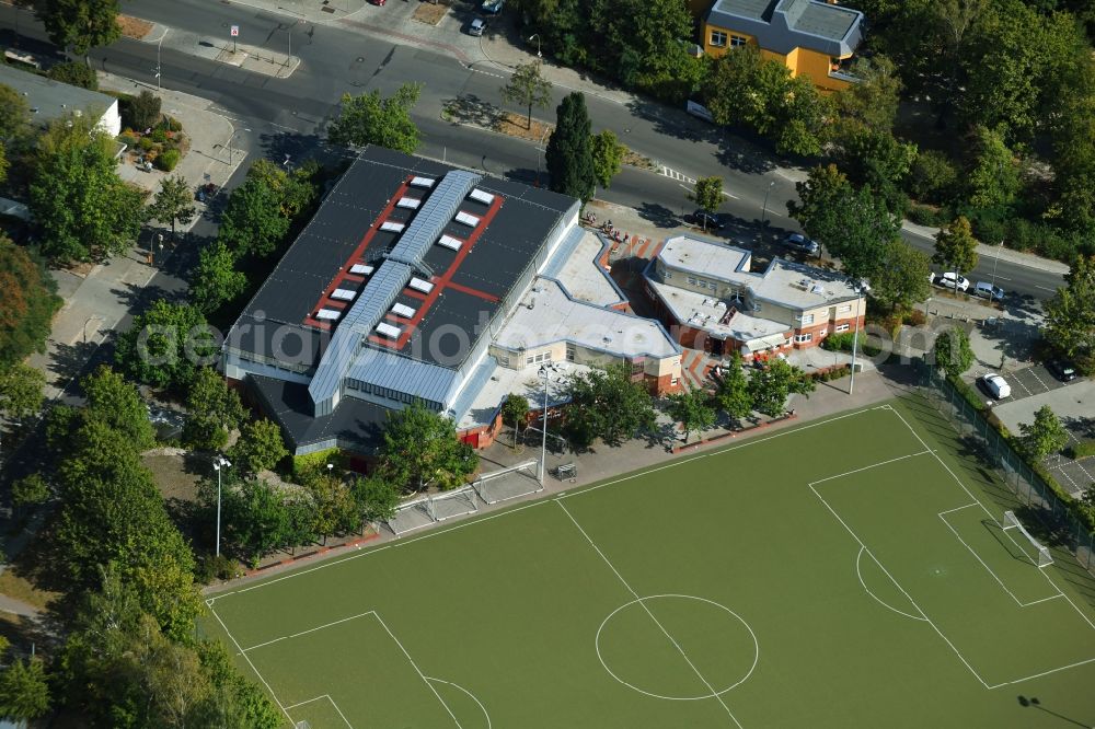 Aerial image Berlin - Roof on the building of the sports hall Carl Schumann Sporthalle on Osdorfer Strasse in the district Lichterfelde in Berlin, Germany