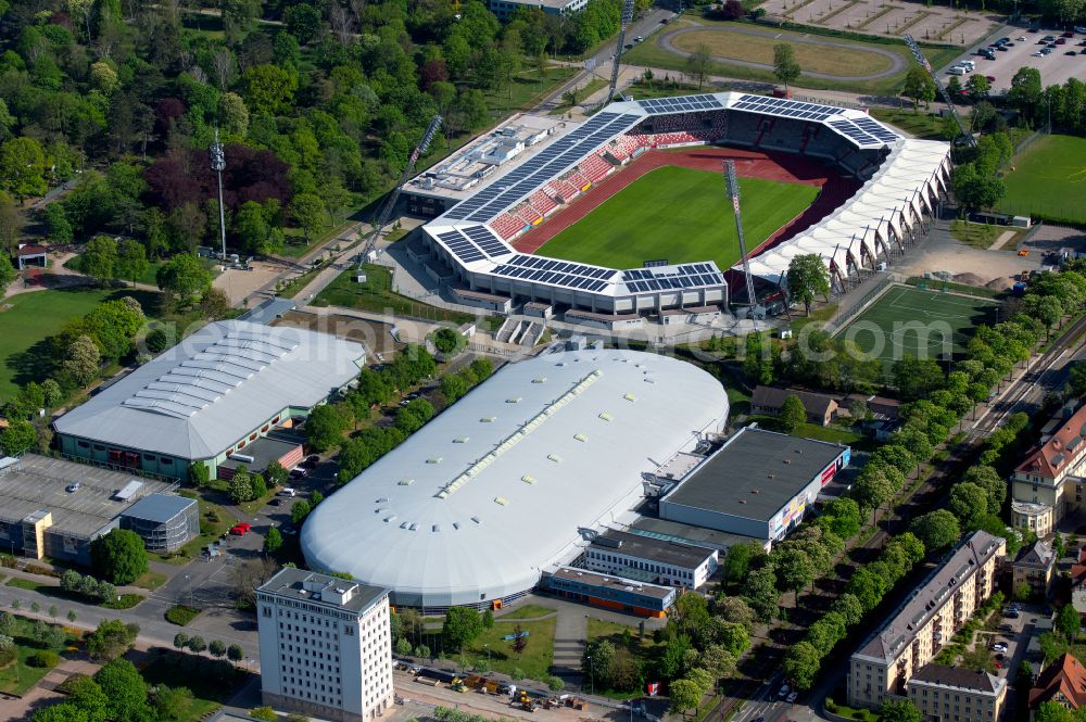 Aerial image Erfurt - Roof on the building of the sports hall of Eissportzentrum Erfurt on Arnstaedter Strasse in Erfurt in the state Thuringia, Germany